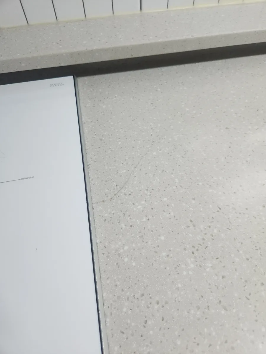 인조대리석 상판 크랙(금 간 부위) 복원 시공 전