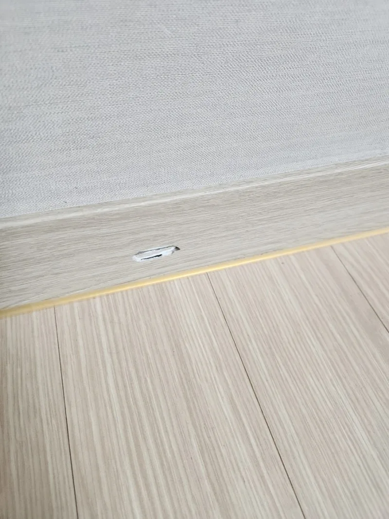 부서진 몰딩·걸레받이 부분 복원